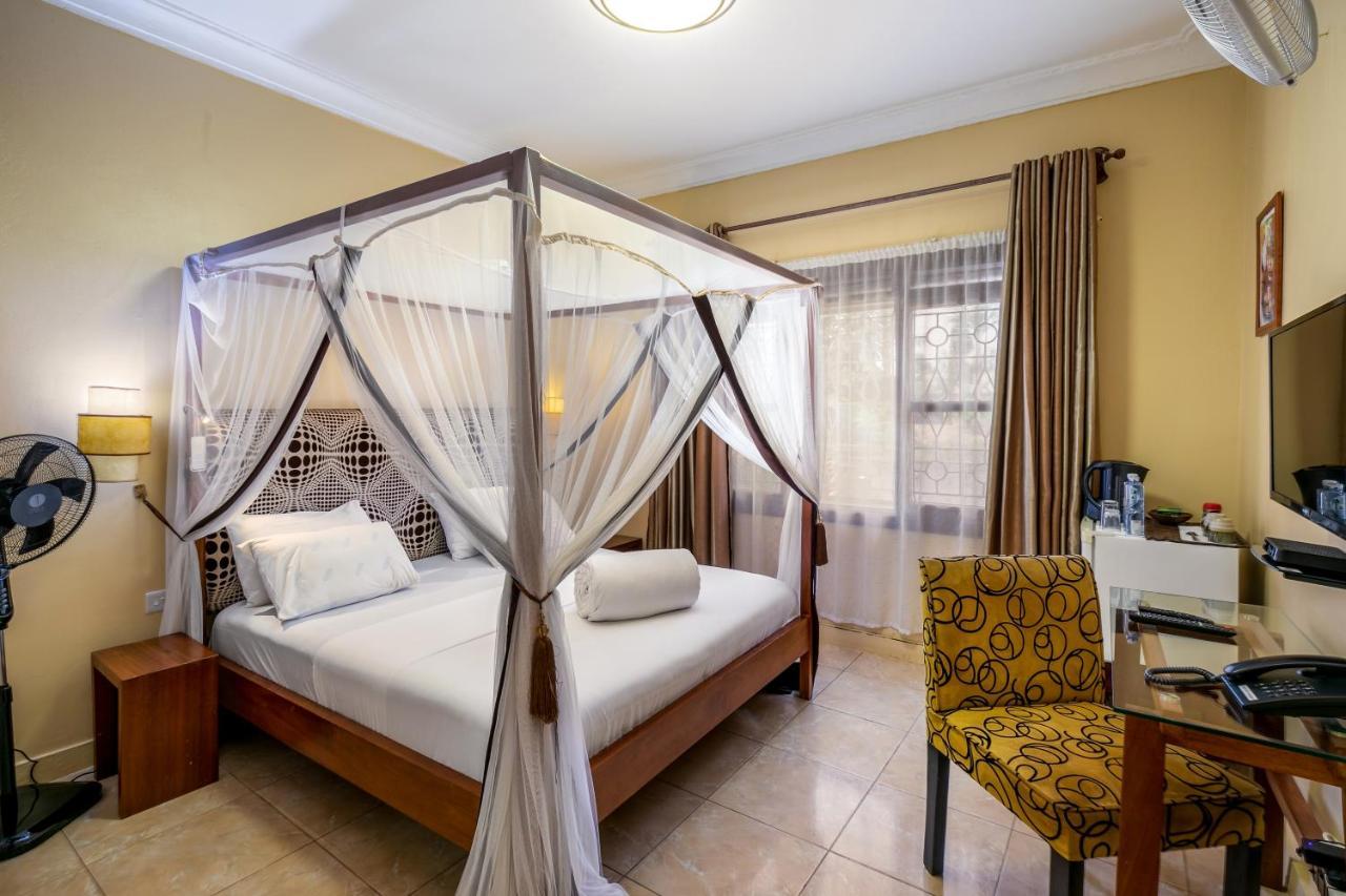 2 Friends Beach Hotel Entebbe Exterior photo