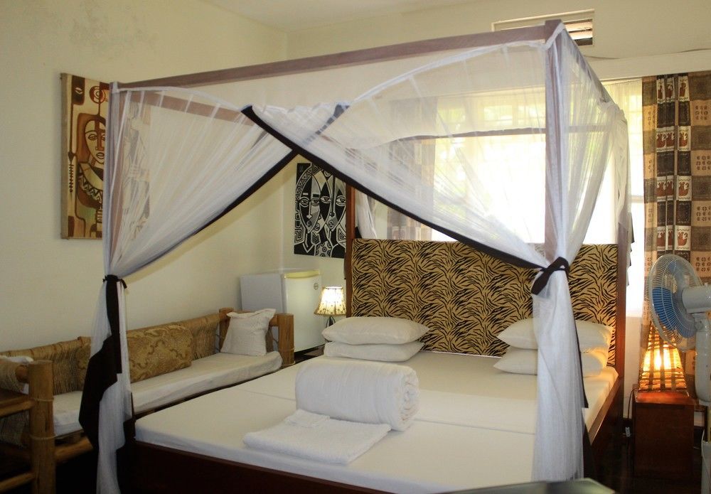 2 Friends Beach Hotel Entebbe Exterior photo