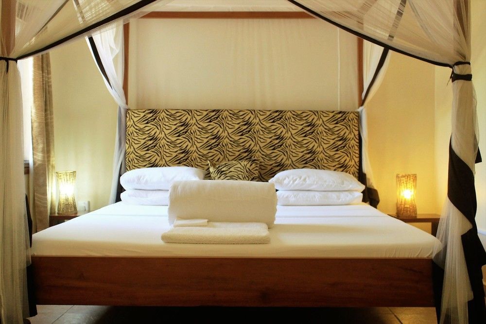 2 Friends Beach Hotel Entebbe Exterior photo