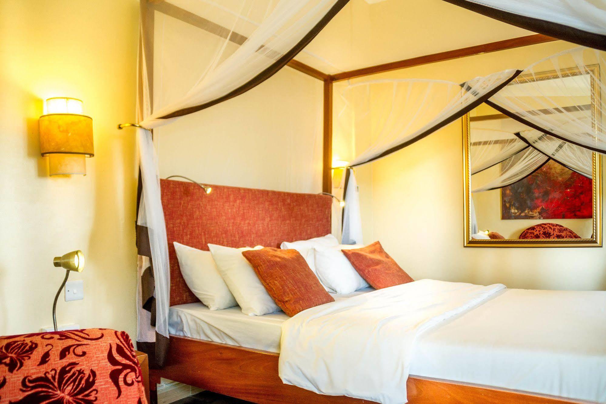 2 Friends Beach Hotel Entebbe Exterior photo
