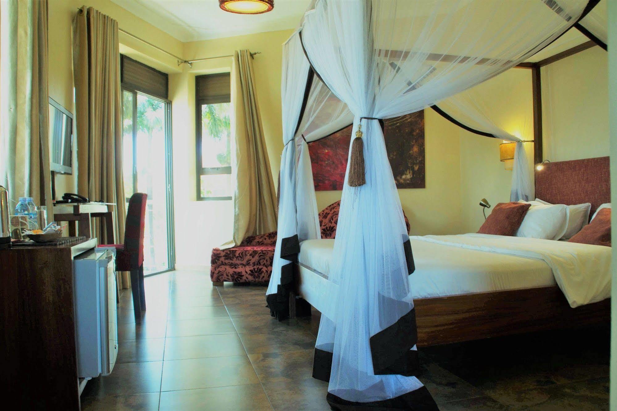 2 Friends Beach Hotel Entebbe Exterior photo