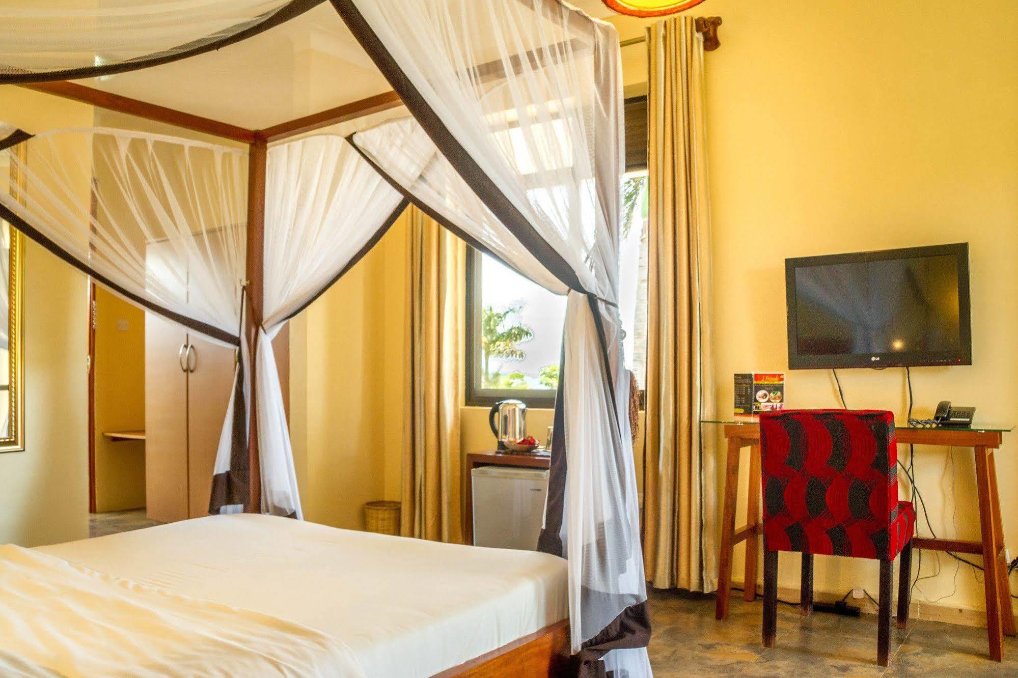 2 Friends Beach Hotel Entebbe Exterior photo