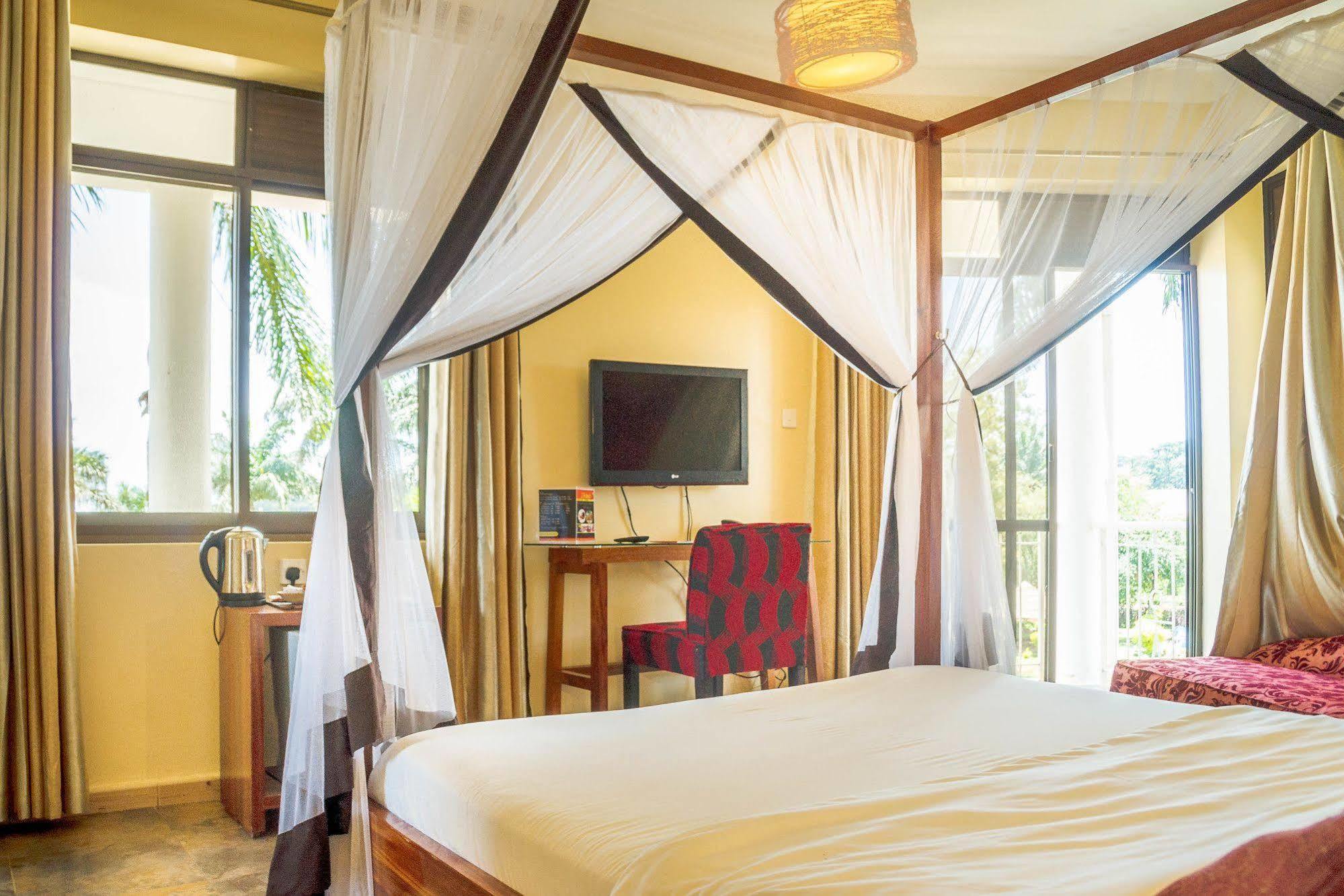 2 Friends Beach Hotel Entebbe Exterior photo