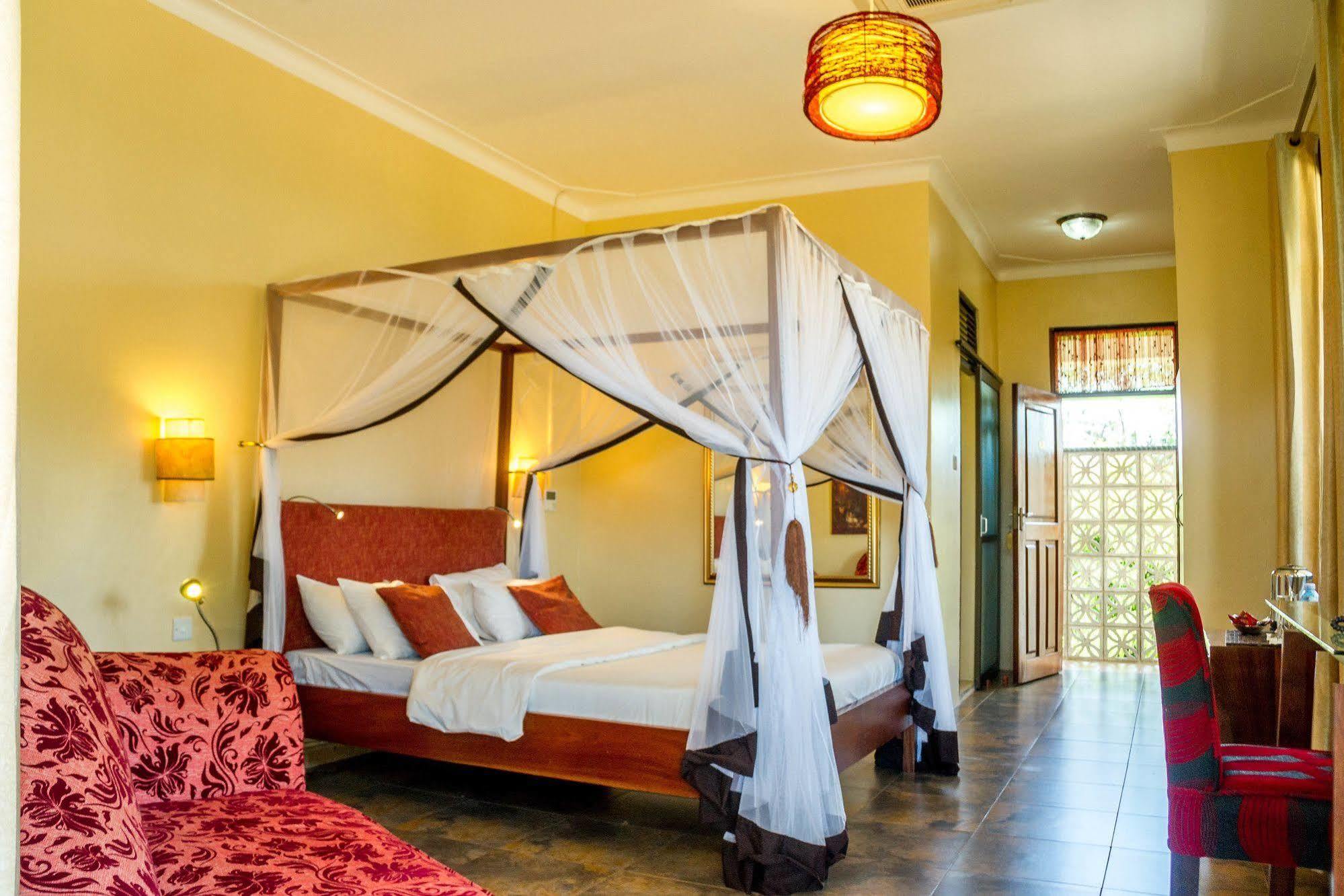 2 Friends Beach Hotel Entebbe Exterior photo
