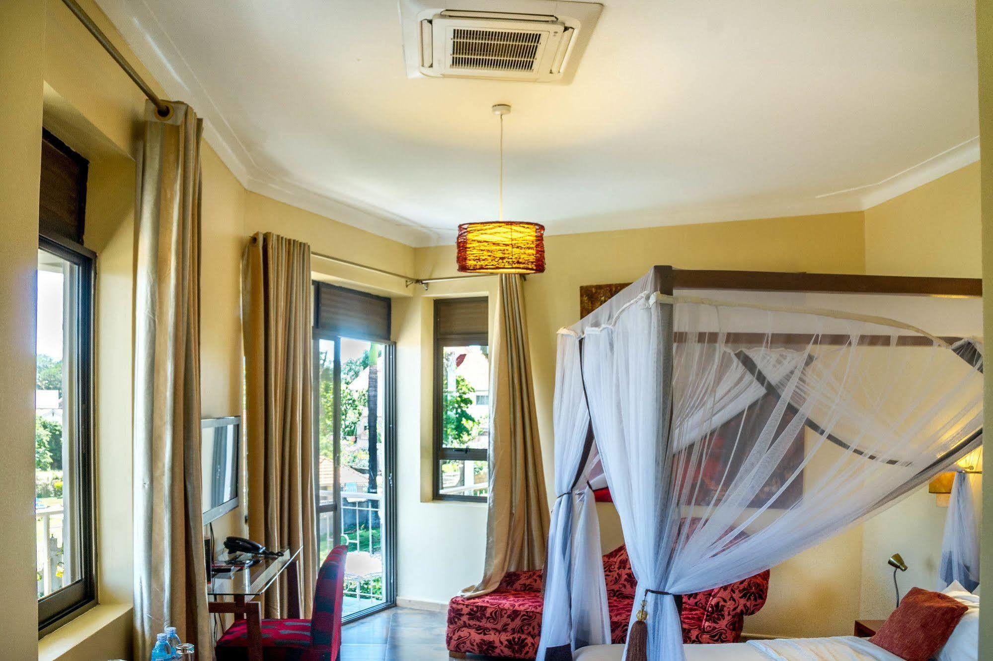 2 Friends Beach Hotel Entebbe Exterior photo