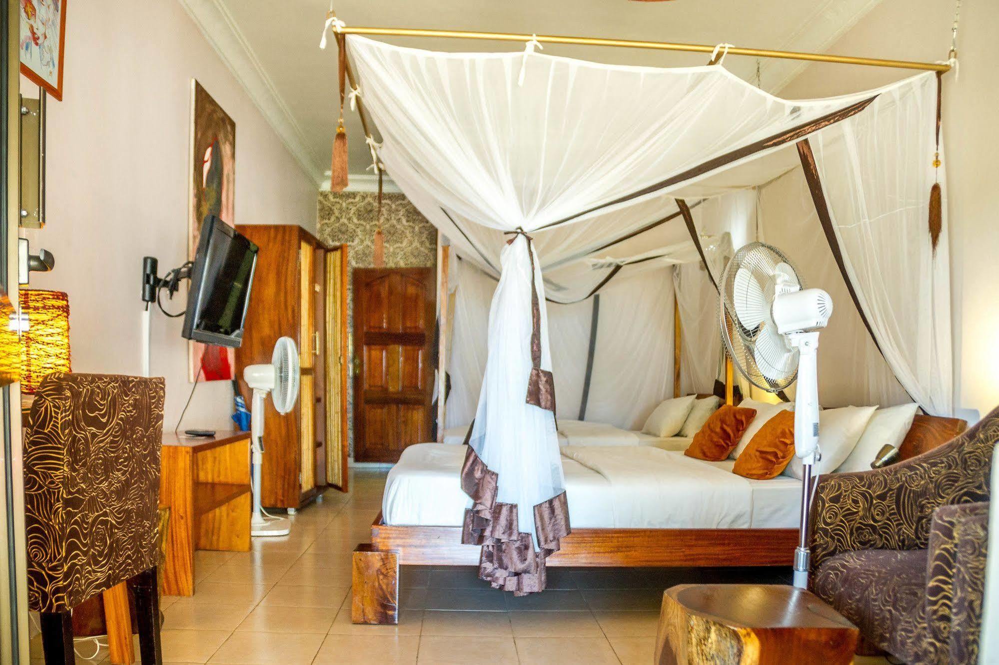 2 Friends Beach Hotel Entebbe Exterior photo