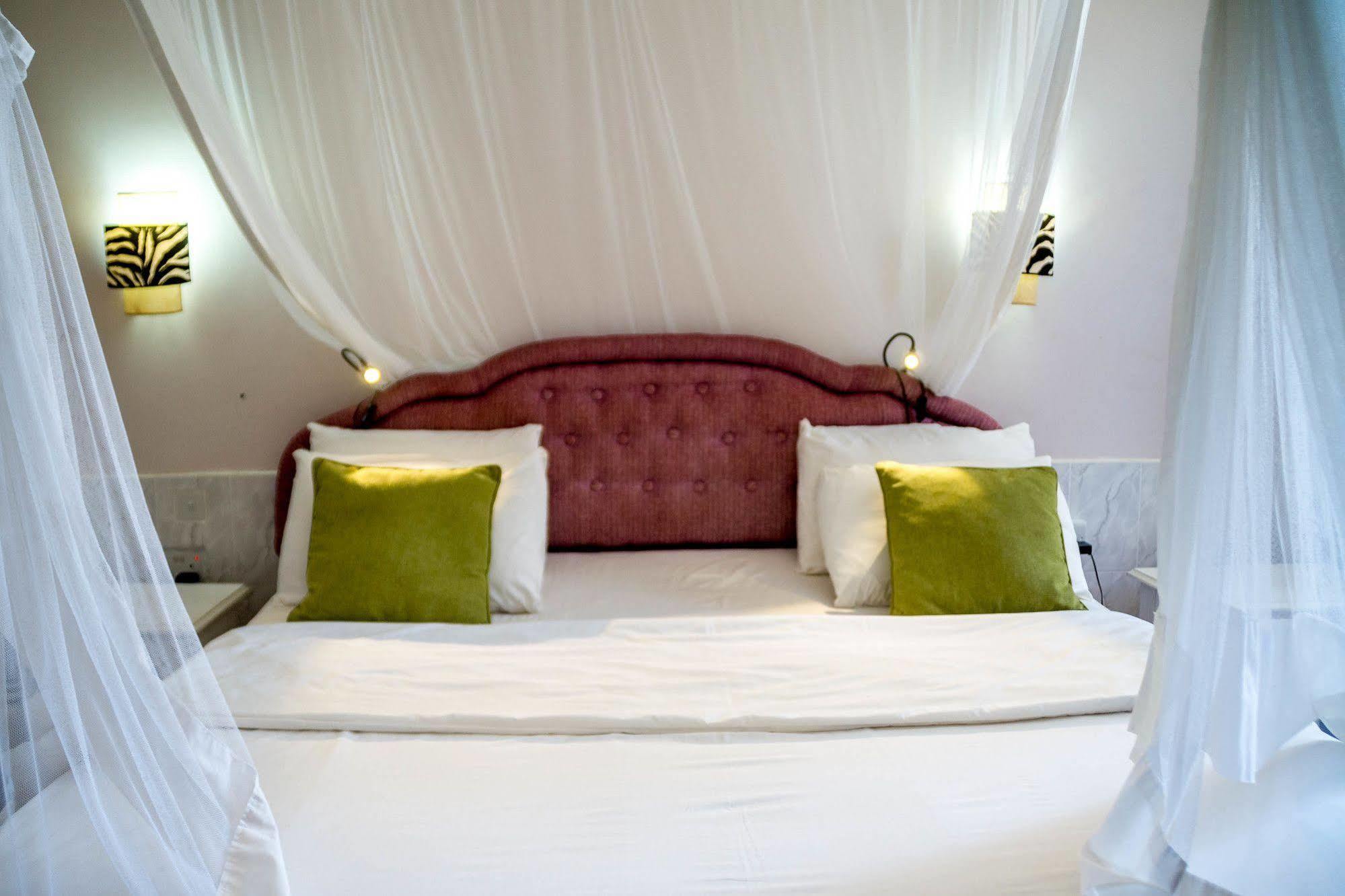 2 Friends Beach Hotel Entebbe Exterior photo